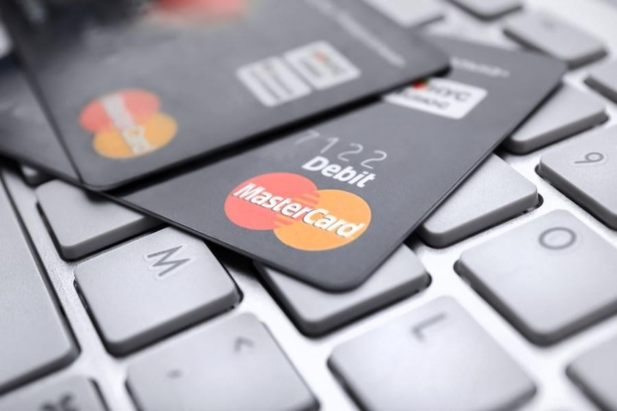 Cartões de crédito Mastercard — o emissor é quem coloca o cartão na mão do cliente